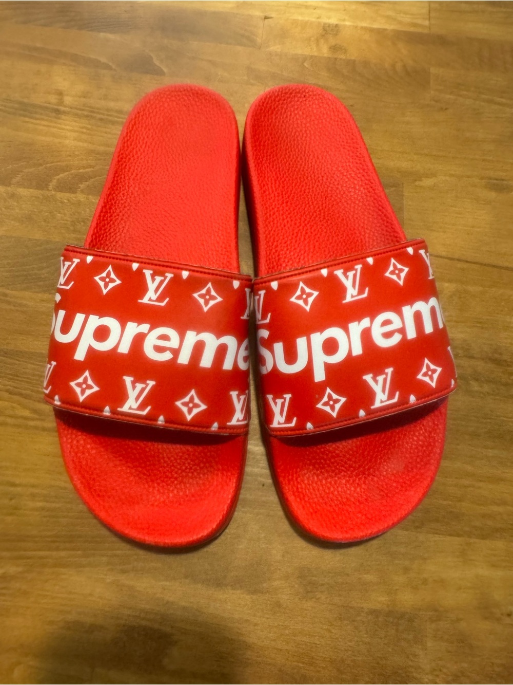 Louis Vuitton x Supreme Slides Men’s Shoes Red LV Size 11 USED Rare